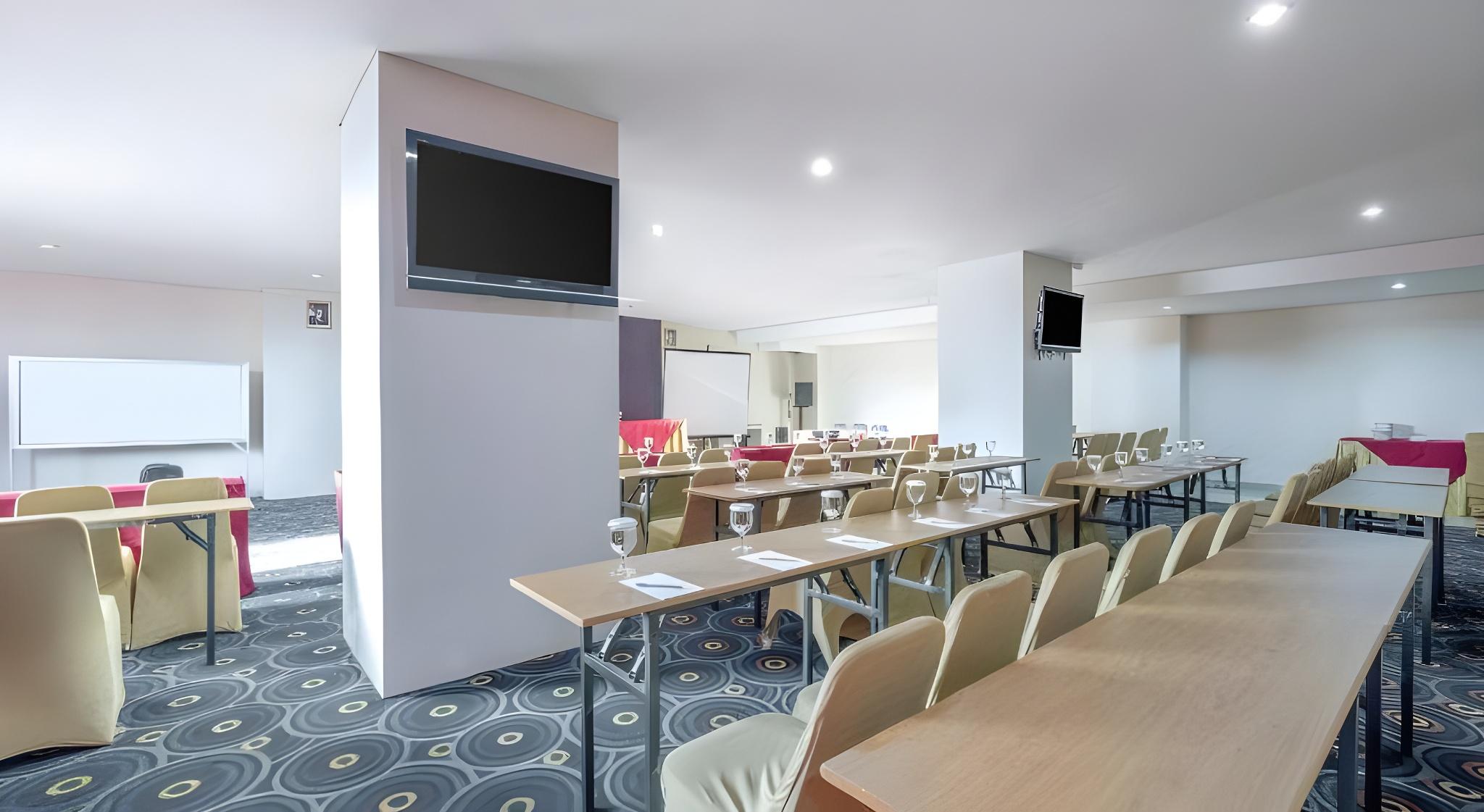 Townhouse Oak near Losari Beach formerly Lynt Hotel Makassar 27/32