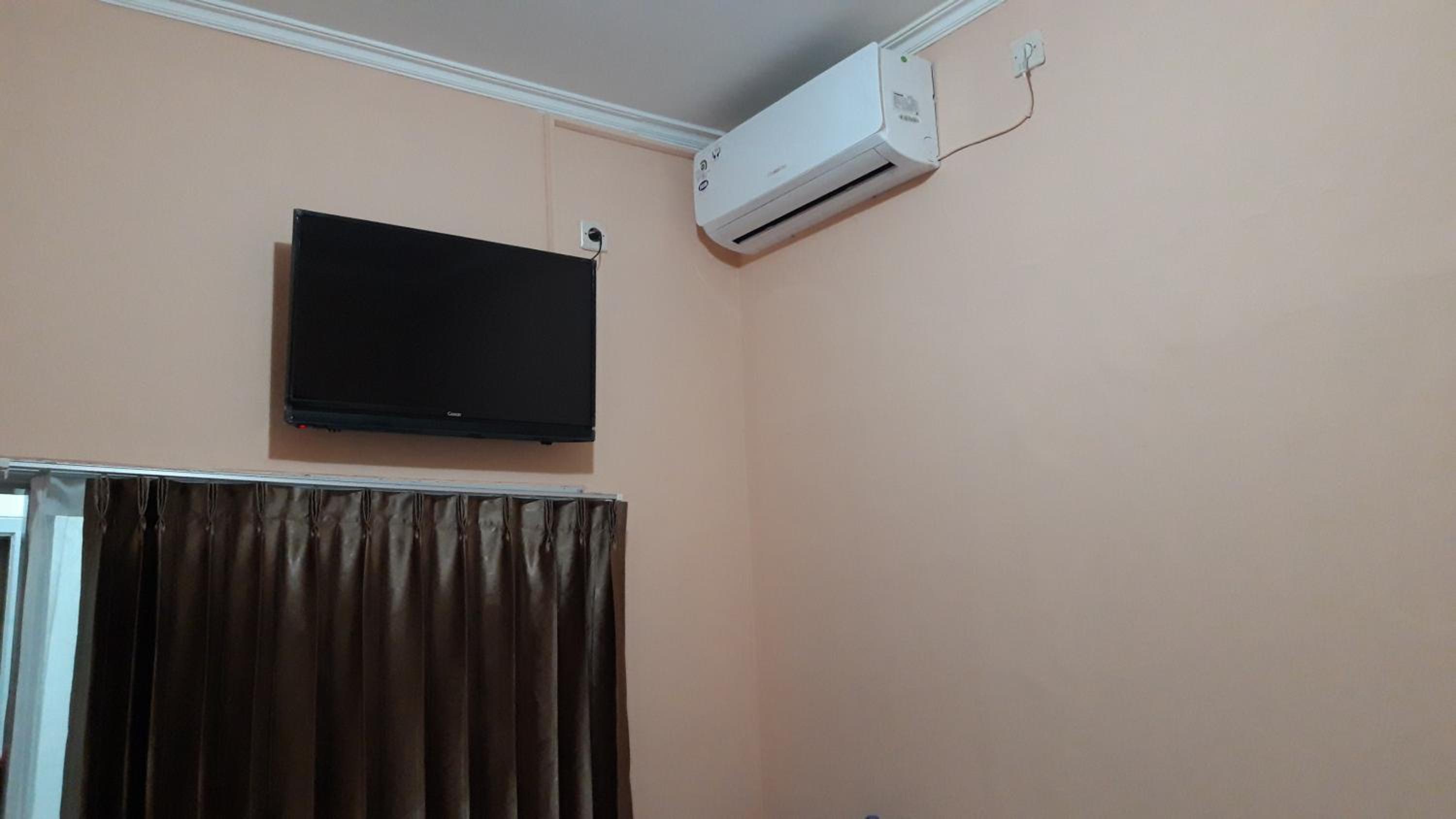 RedDoorz near Istana Plaza 2 40/50