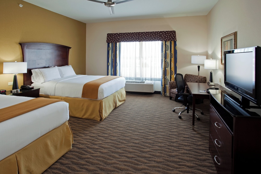 Suite, 2 Queen Beds, Accessible