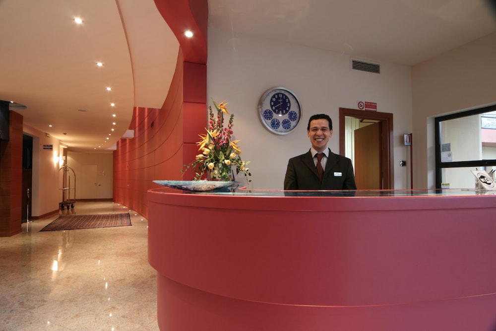 Luna Hotel Motel Airport 6/44