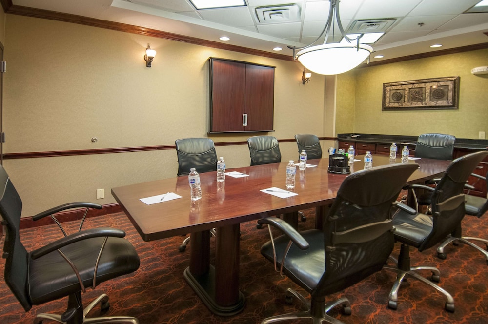 Hampton Inn And Suites Waxahachie 61/76