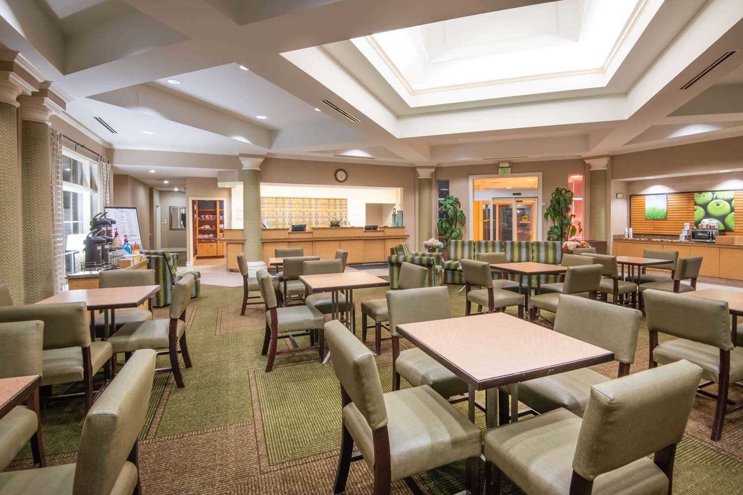 La Quinta Inn & Suites by Wyndham Colorado Springs South AP 18/33
