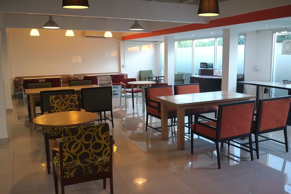 FLORAL SHIRE RESORT 44/51