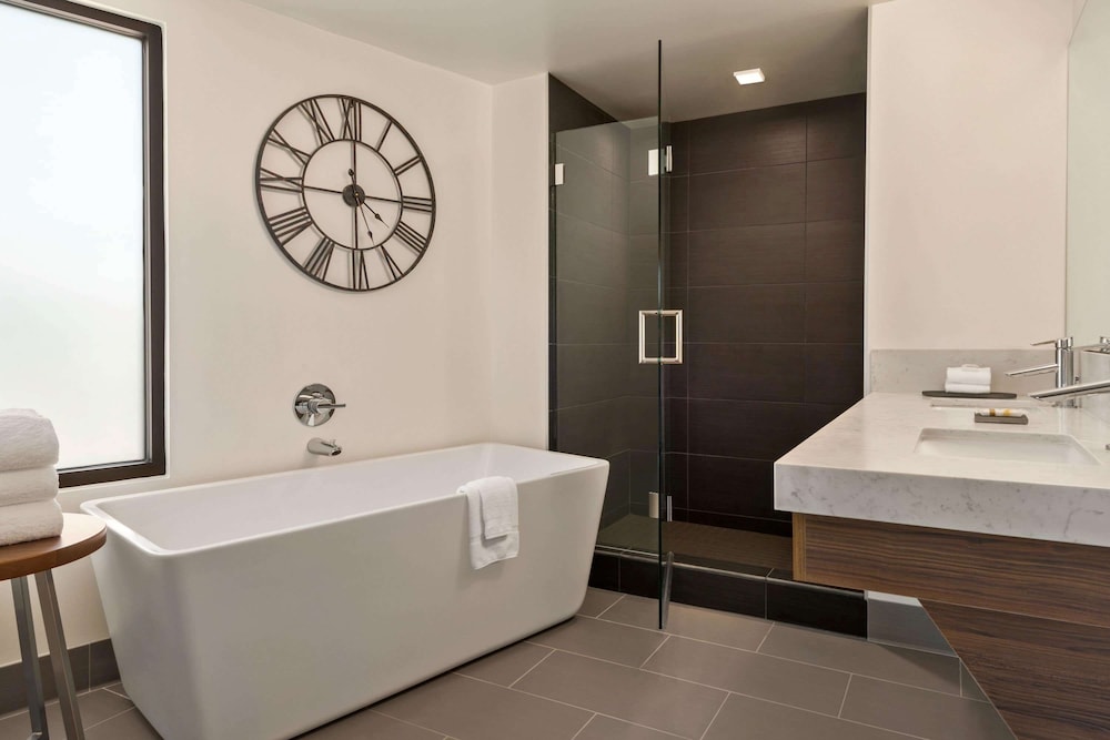 La Quinta Inn And Suites By Wyndham San Luis Obispo Downtown 19/65