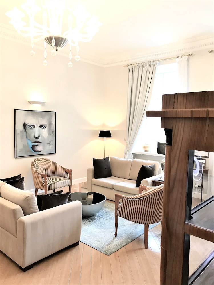 Luxury Apartments Mondrian Market Square 29/50