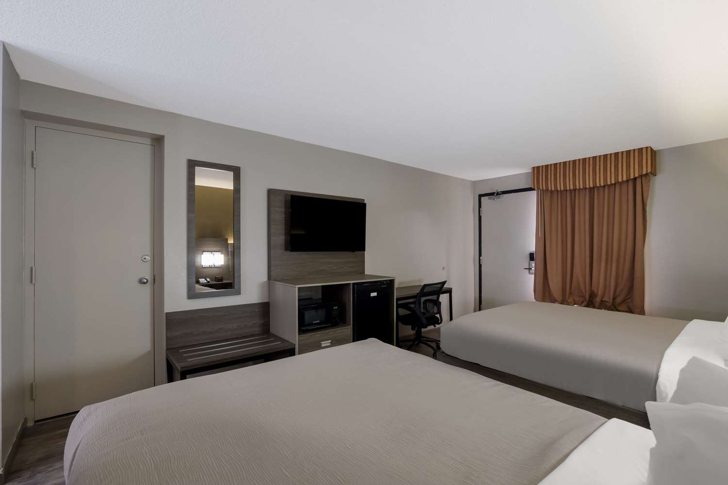 ROOM, 2 DOUBLE BEDS