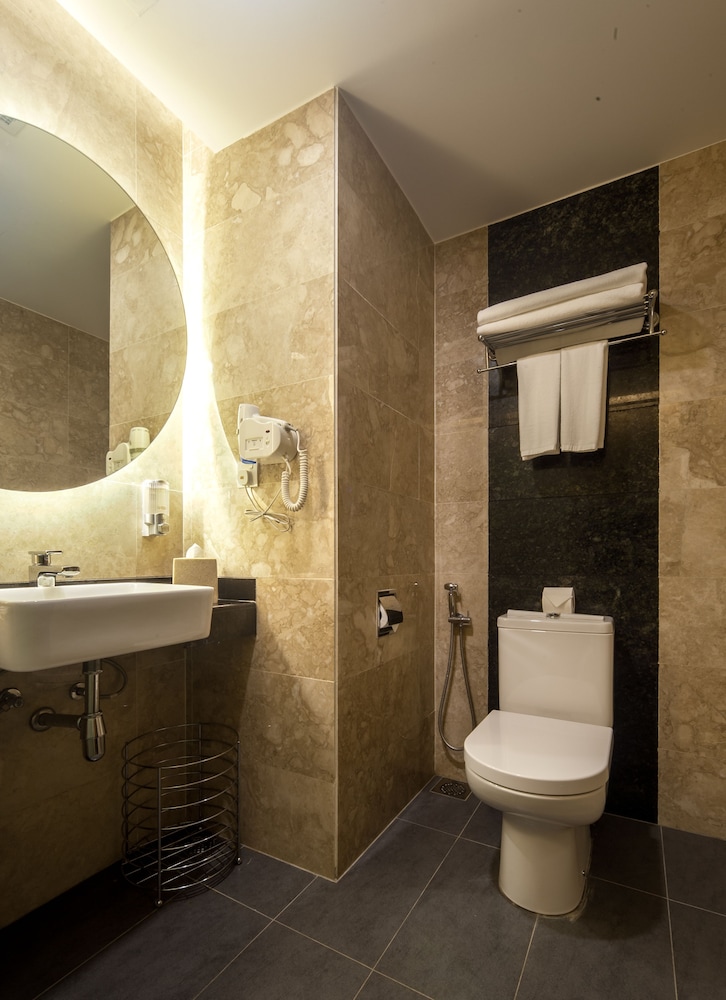 Promenade Hotel Bintulu 8/40