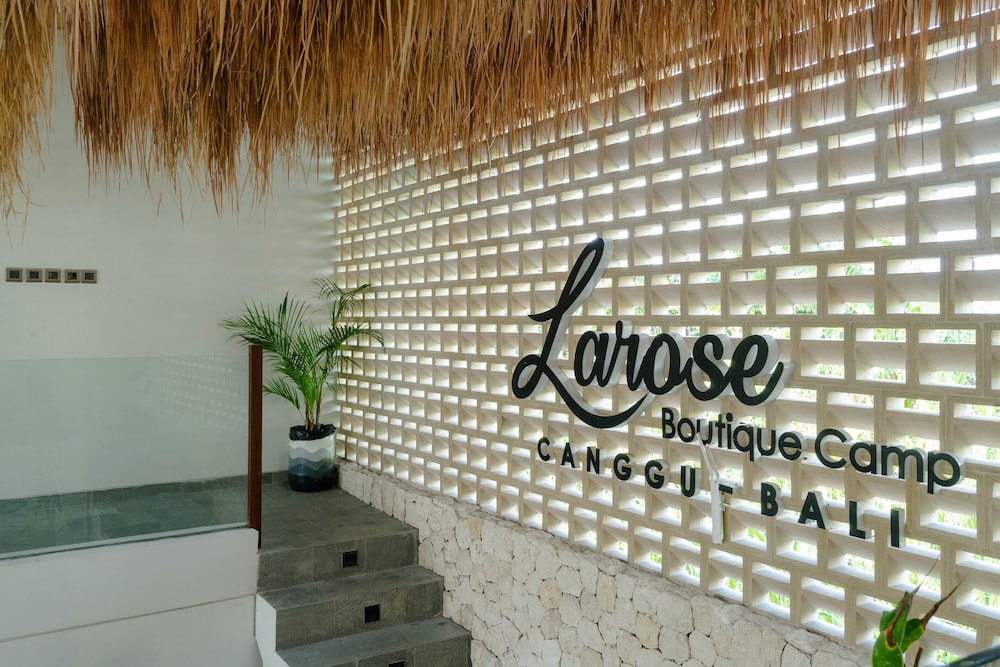 LAROSE VILLA 28/47