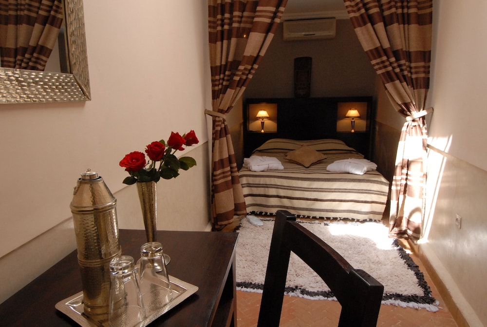 Riad Ajmal 18/77