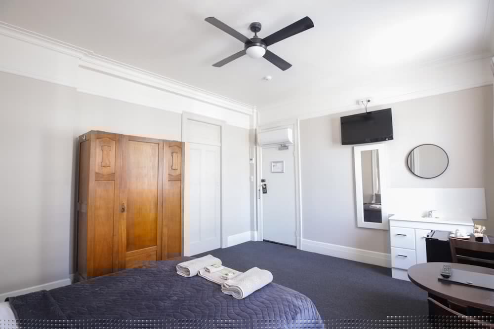 HOTEL GOSFORD 26/64