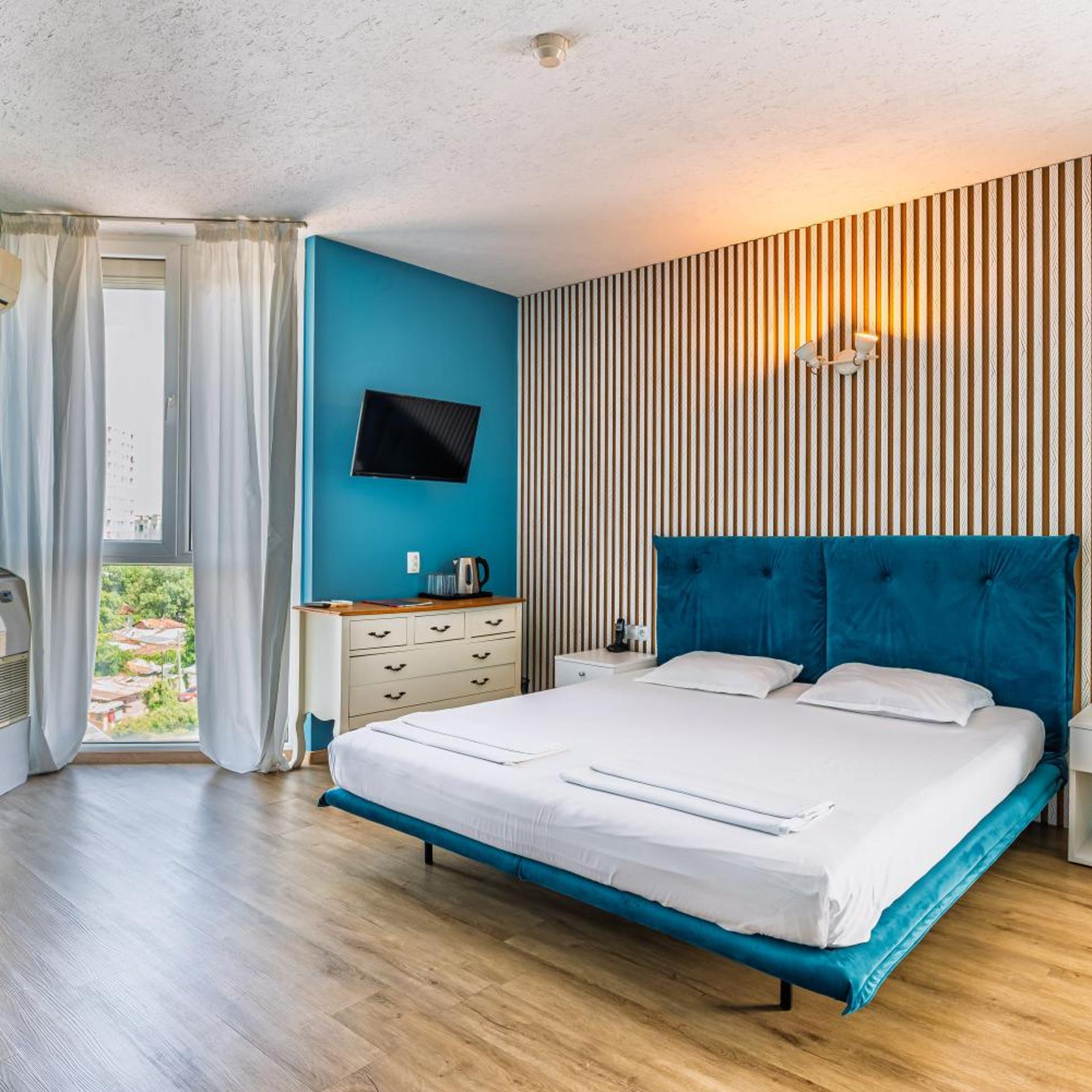 Room, Quadruple