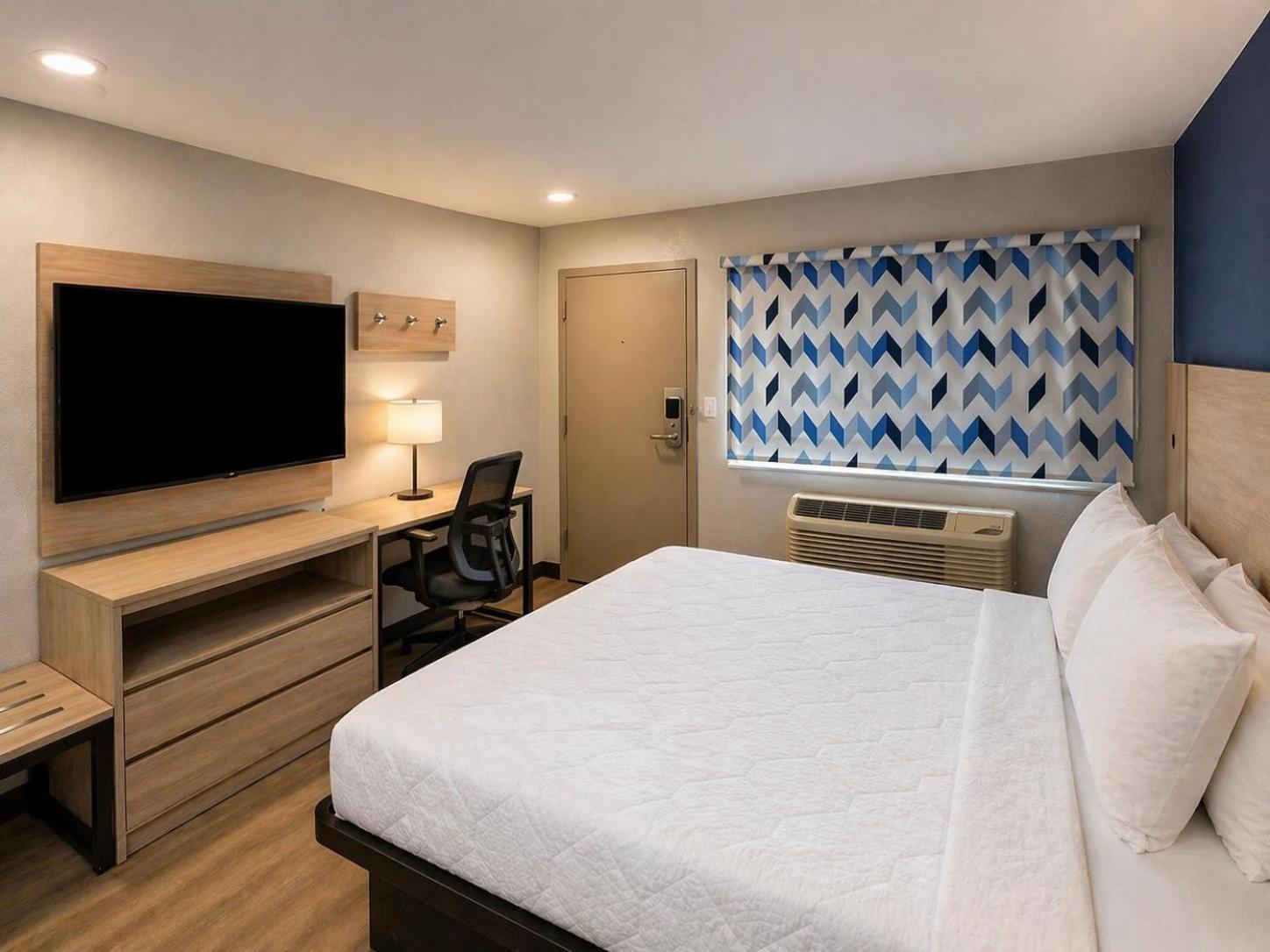 Efficiency, King Bed, Accessible