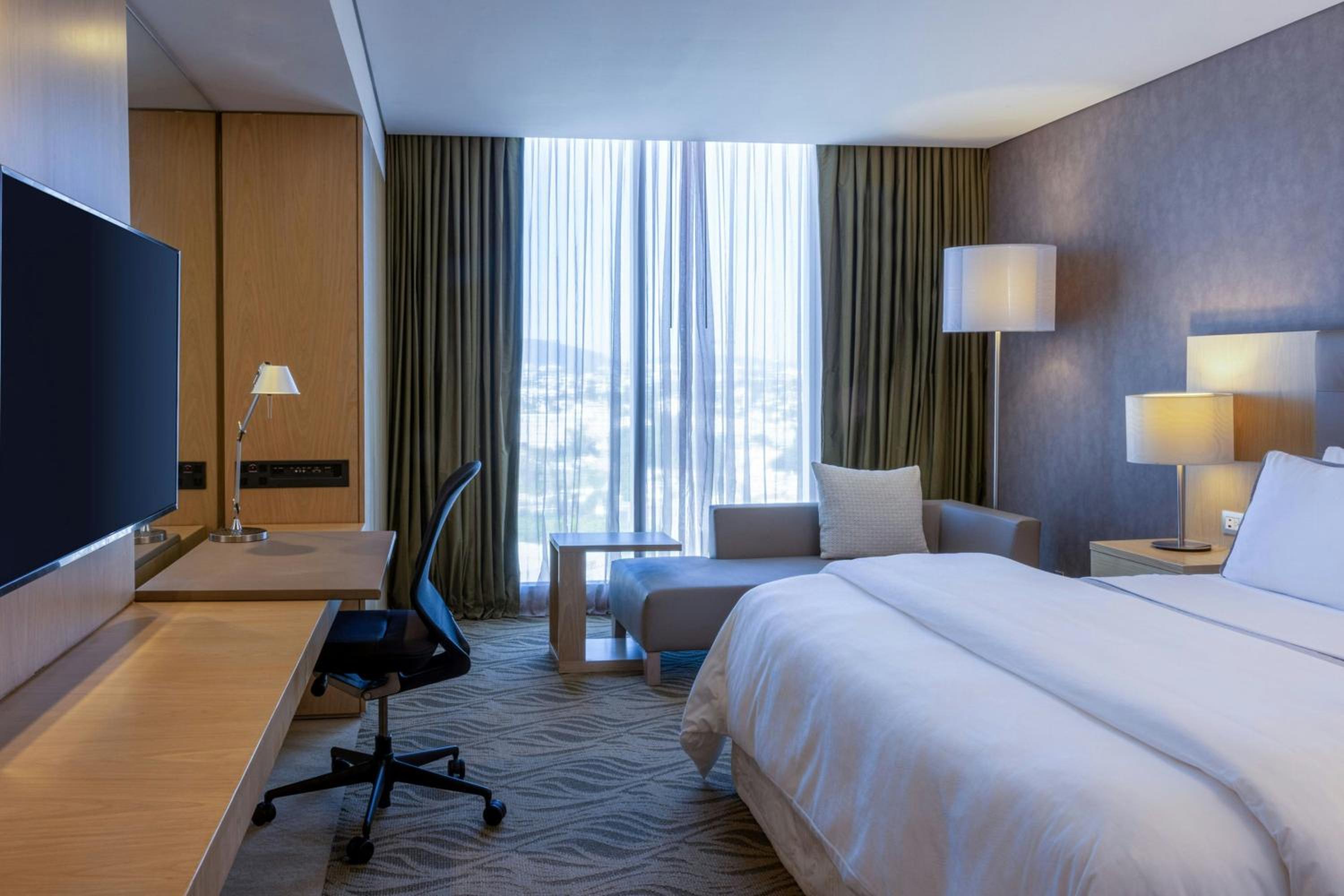 Guest Room, Deluxe, King Bed, City View, THE WESTIN GUADALAJARA 3/10