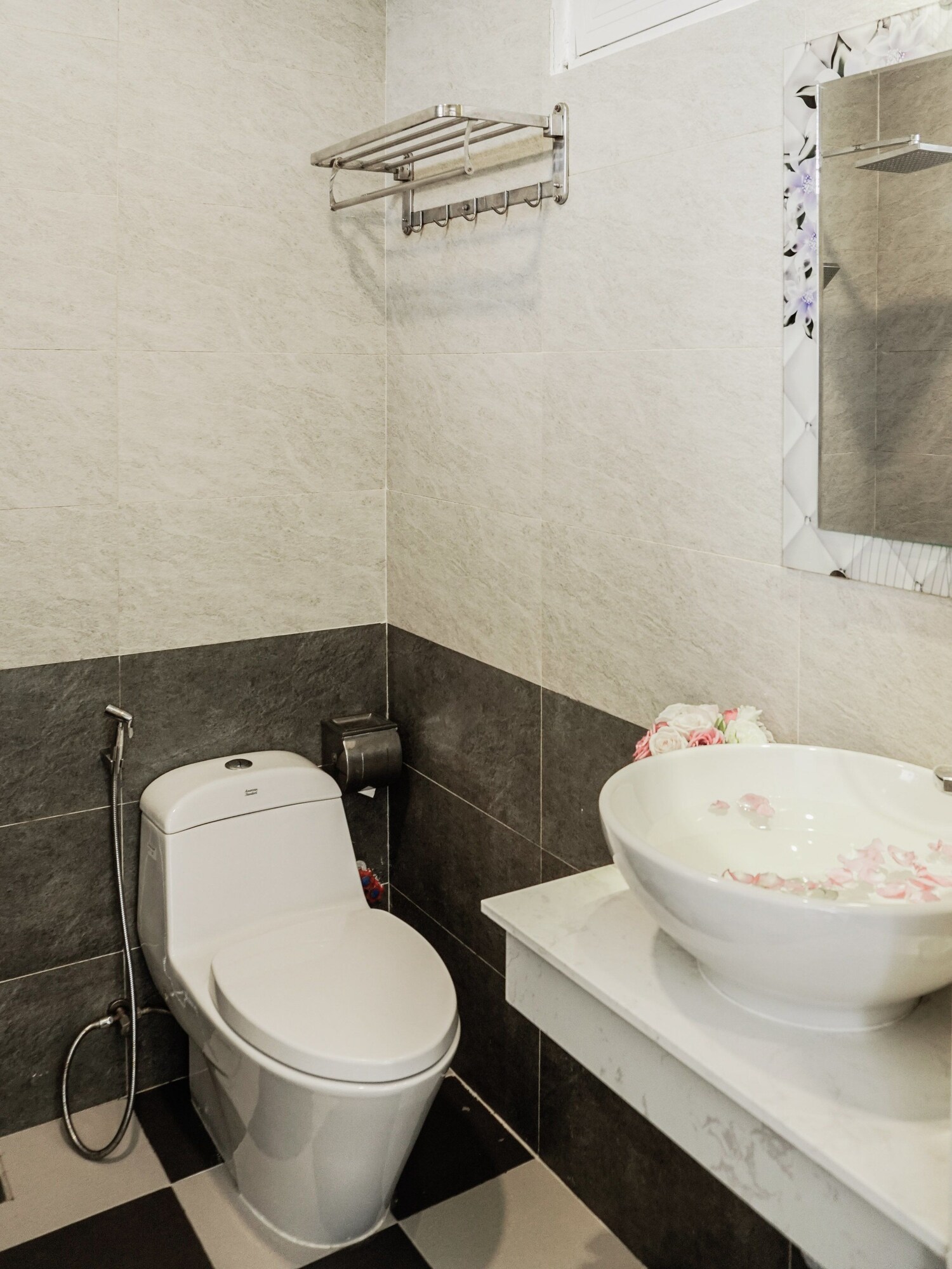 غرفة سوبيريور بسرير مزدوج أو سريرين منفصلين بإطلالة على المدينة، Quang Vinh Hotel 10/10