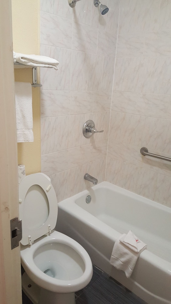 Travelodge by Wyndham Lubbock 31/32