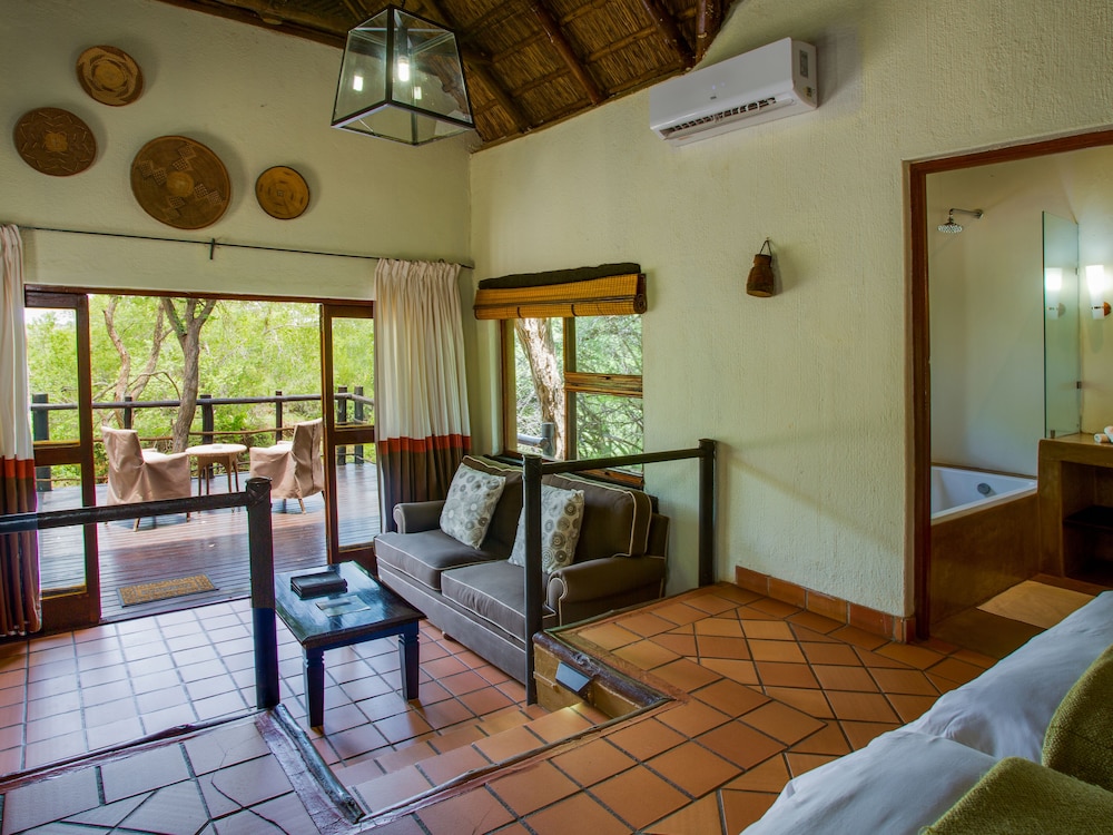MADIKWE RIVER LODGE 14/42