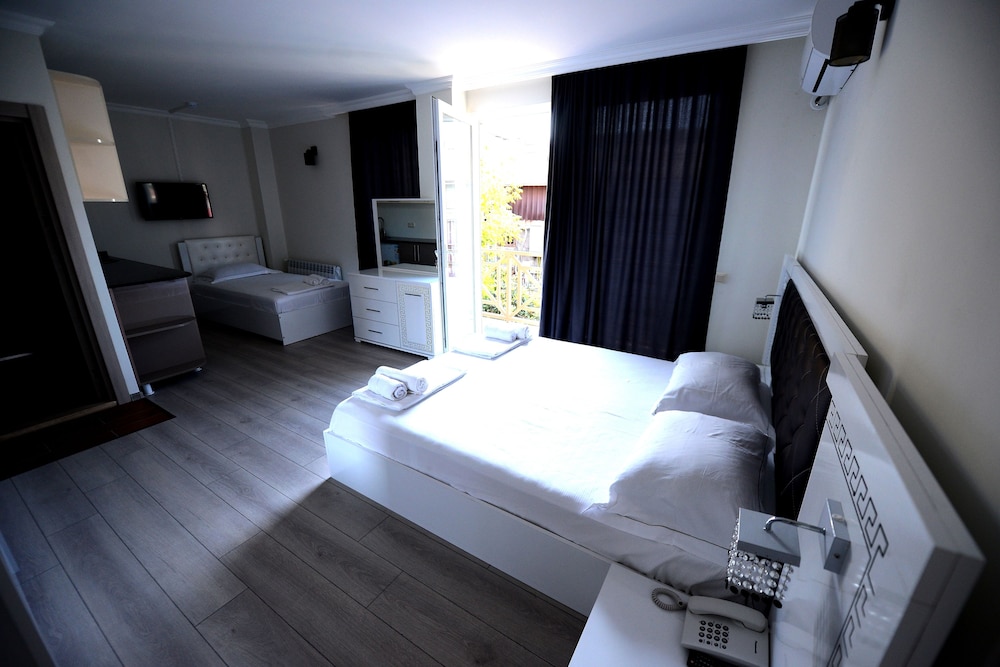 Hotel Aristocrat Batumi 12/34
