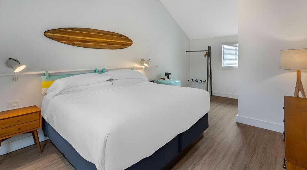 Petite, King Bed, Surf Side