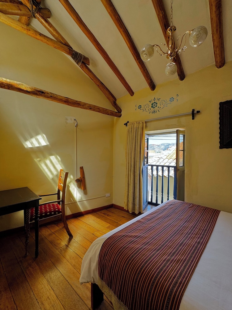 COMFORT, COURTYARD VIEW