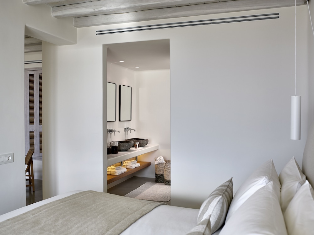 COAST, SUITE, BEACH FRONT, PLUNGE POOL