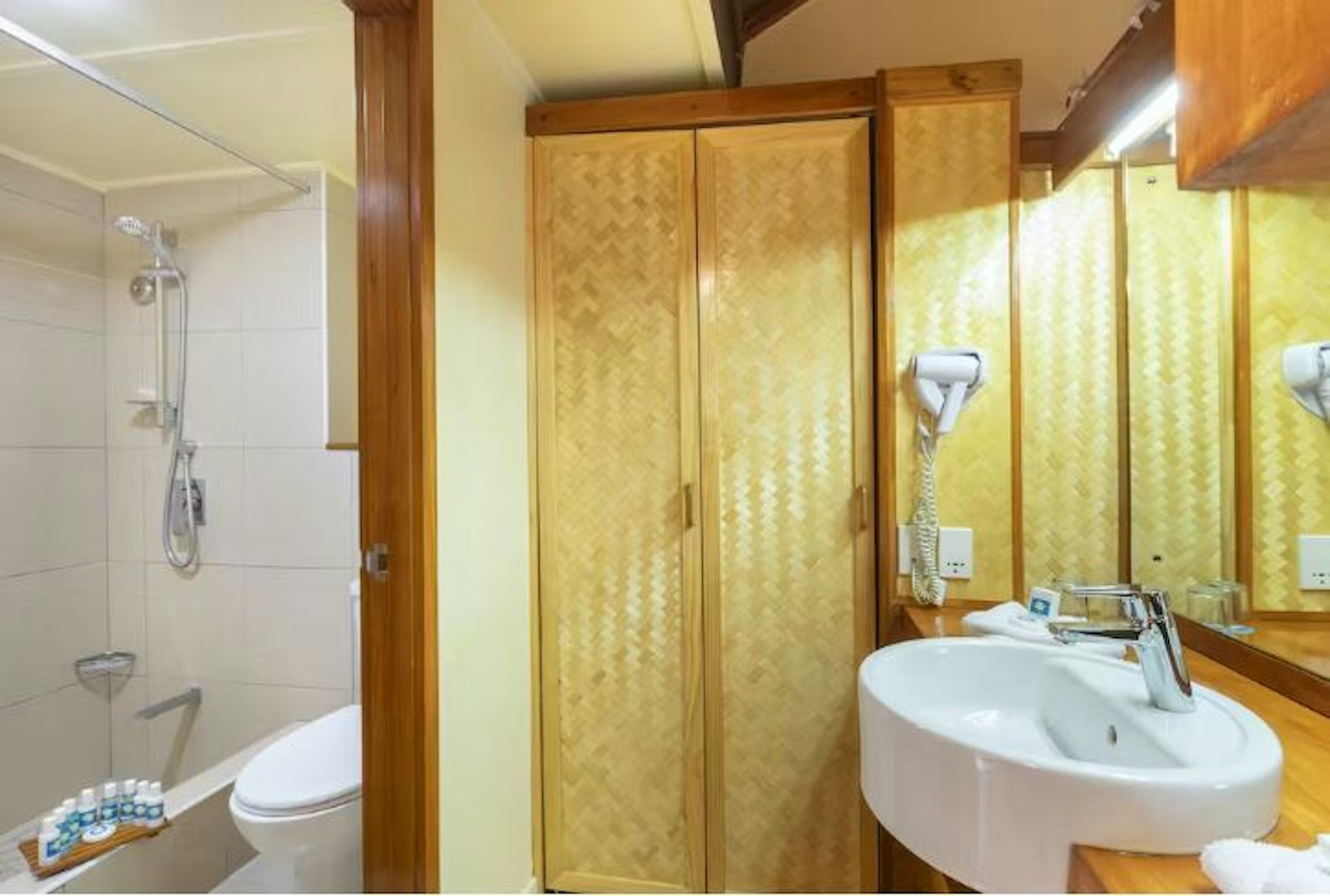 The Rarotongan Beach Resort & Lagoonarium 40/42