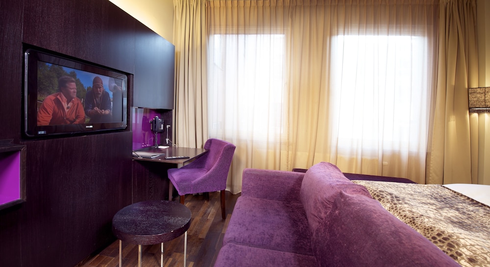Home Hotel Folketeateret 24/39