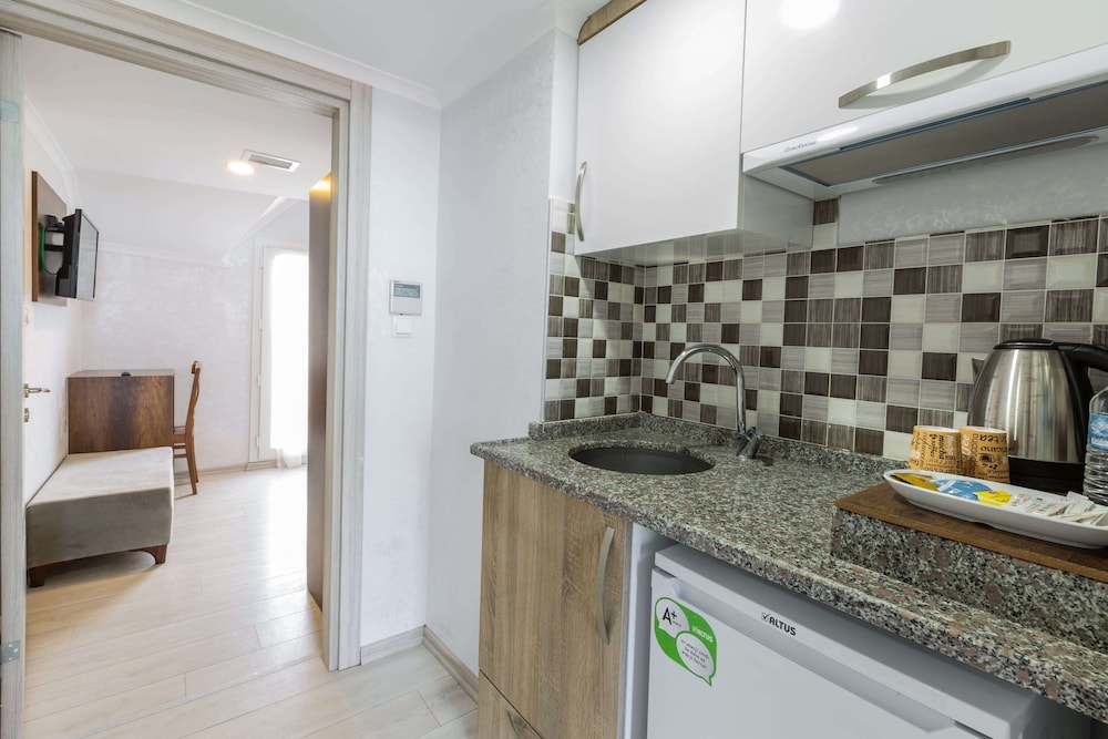 Alya Boutique Hotel 60/62