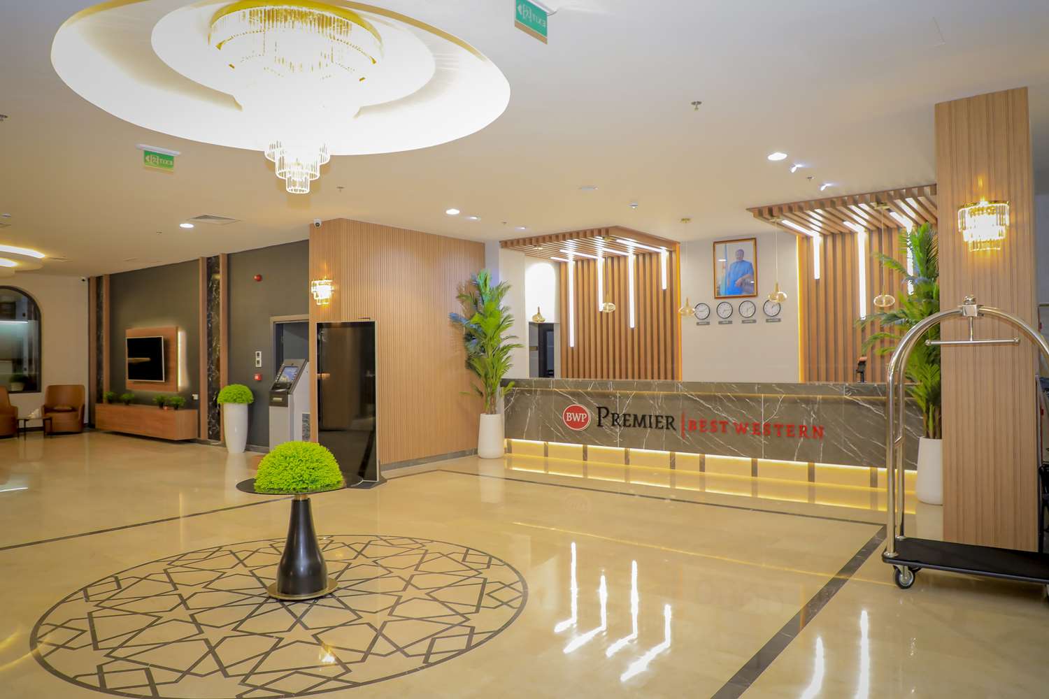 Best Western Premier DJ Hotel 4/27