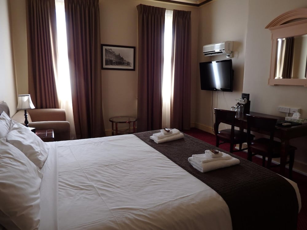 Glenferrie Hotel 10/61