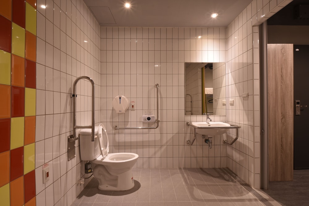 Taipei Travelers International Hostel 30/34