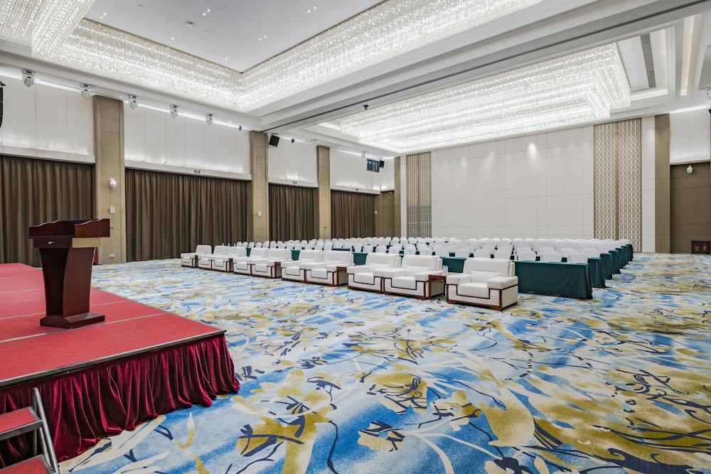 Fengyue Hotel 42/47