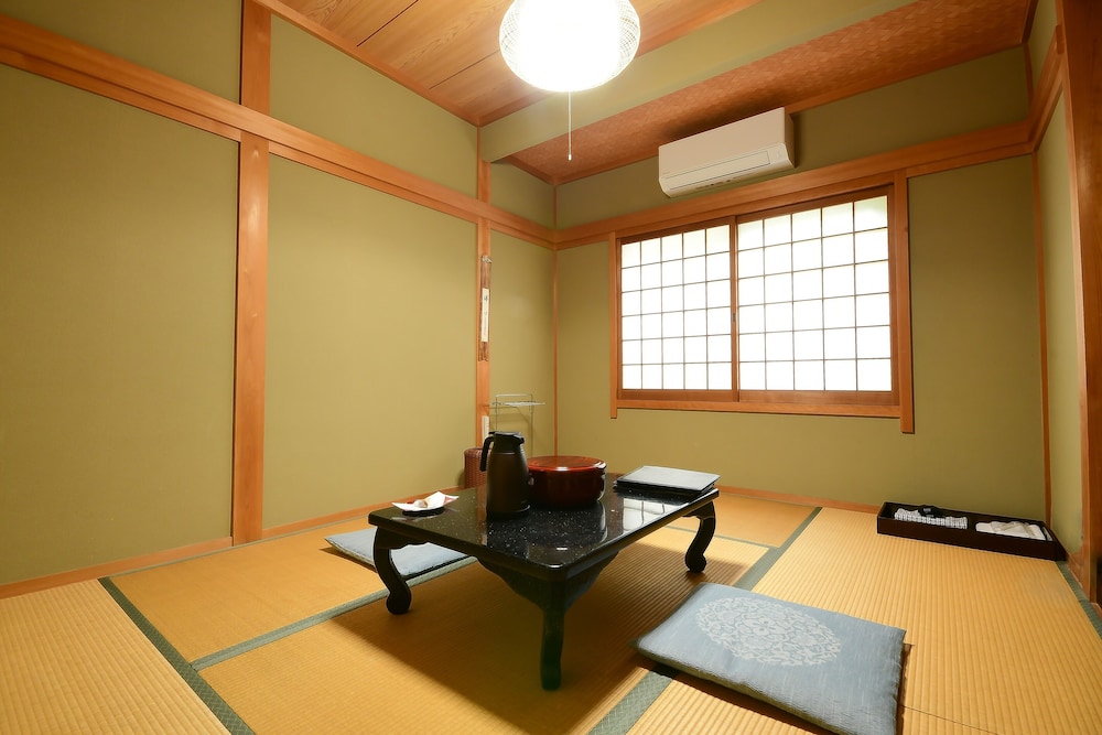 غرفة اقتصادية بفرشتي فوتون، Koyasan Shukubo Komyoin 3/4