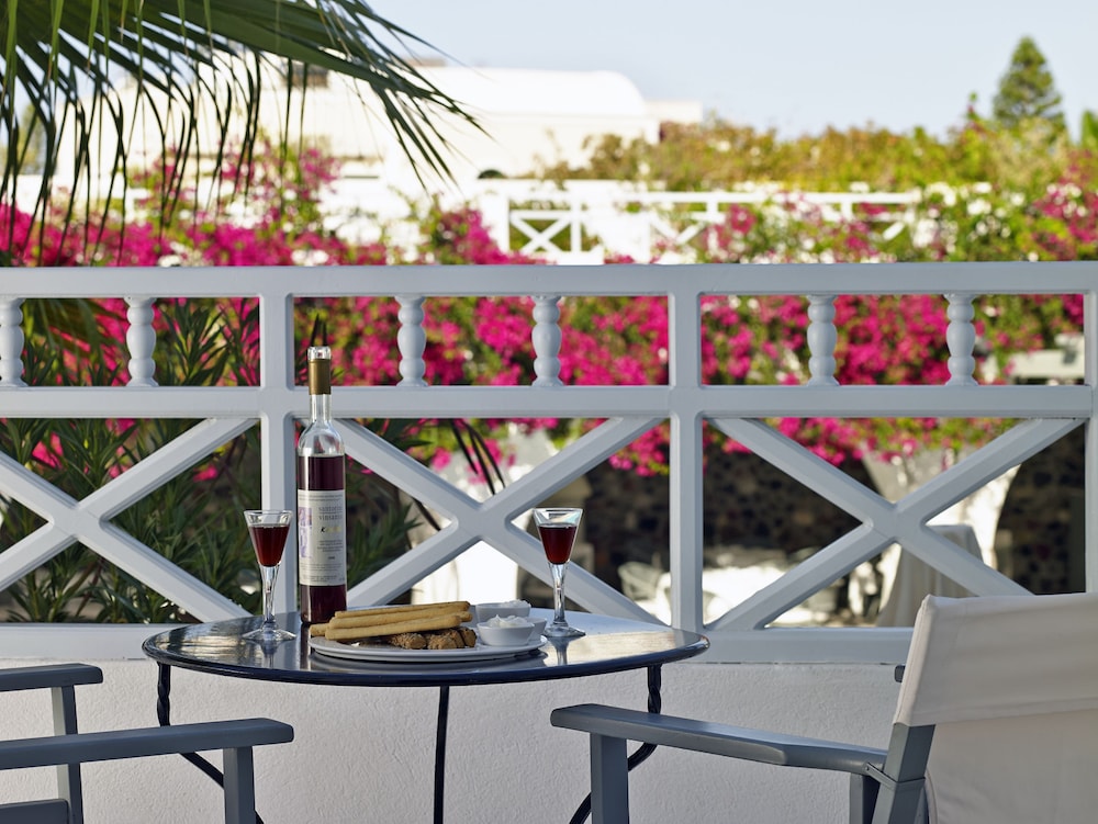 Santorini Kastelli Resort in SANTORINI