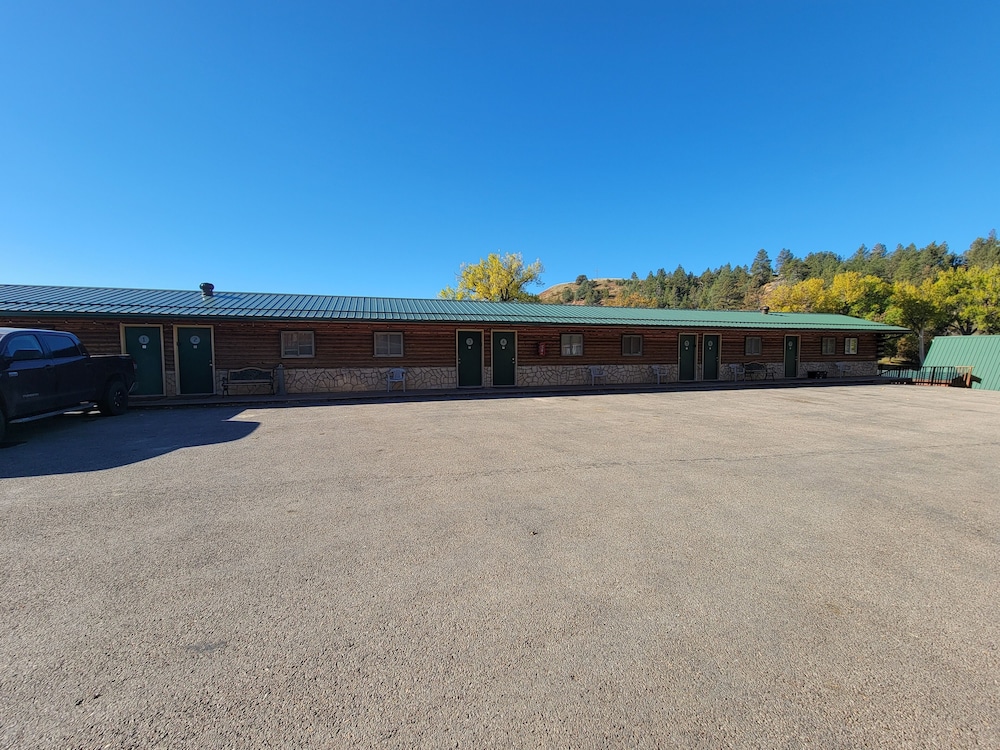 Hulett Motel 27/37
