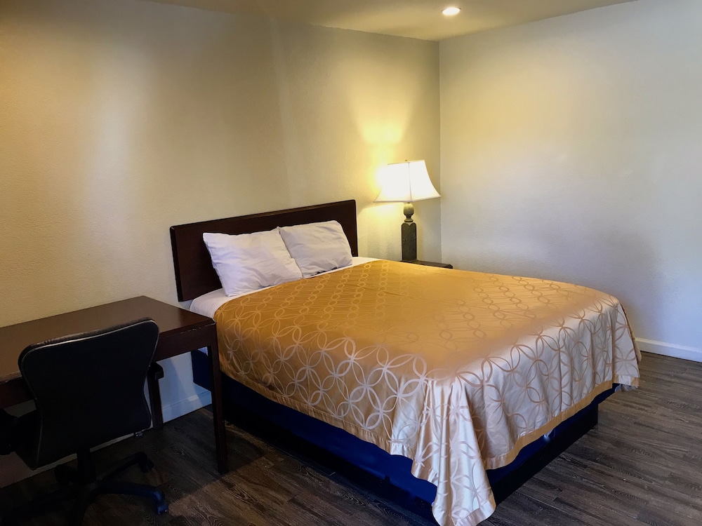 Whistling Pines Motel 14/31