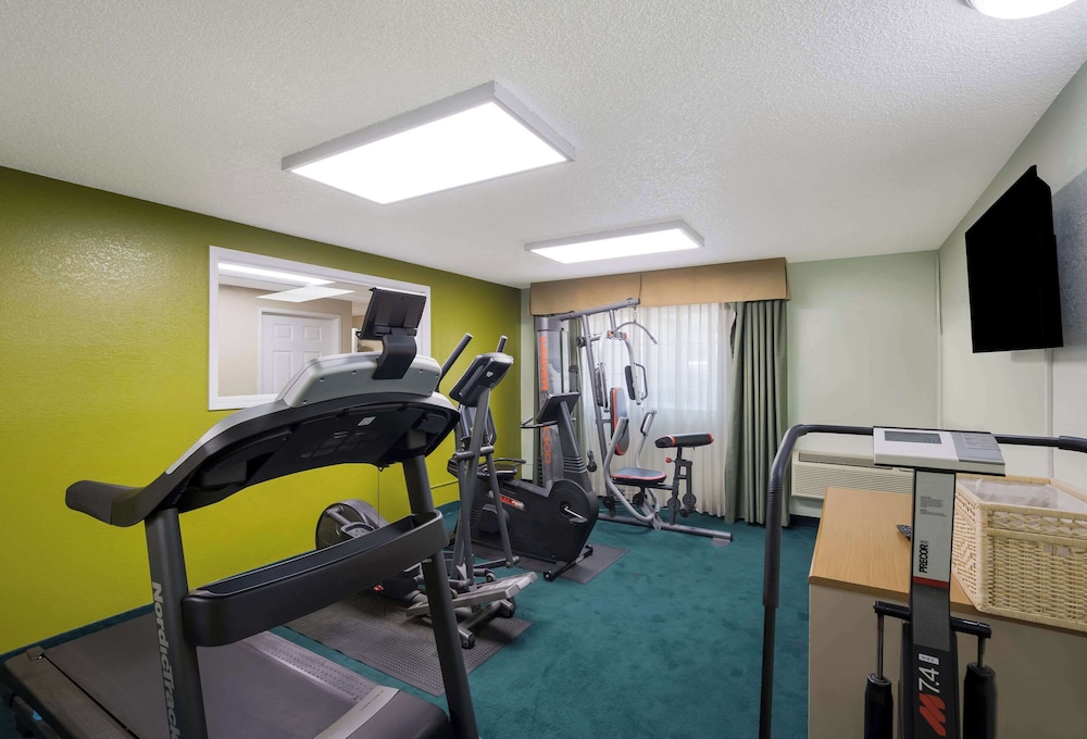 Quality Inn and Suites Medford Airport 29/51