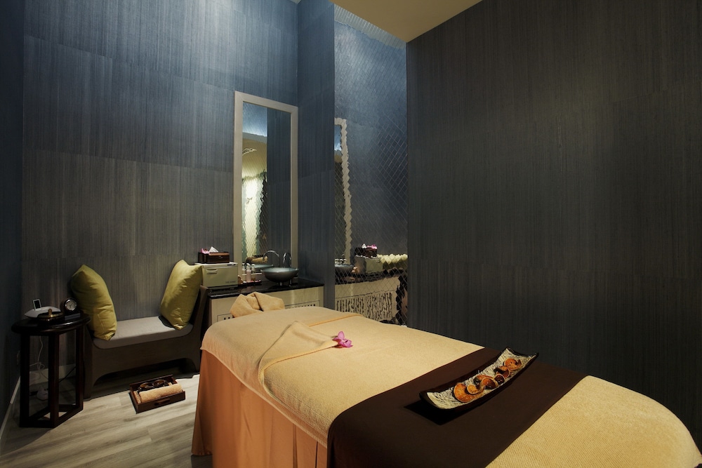 AVANI Khon Kaen Hotel and Convention Centre 33/69