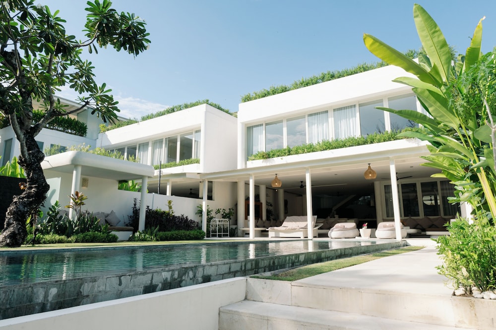 Eden the Residence at the Sea 2/64
