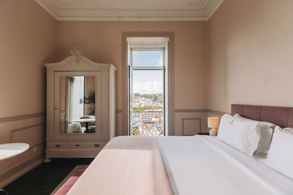 Master, Queen Bed, with View