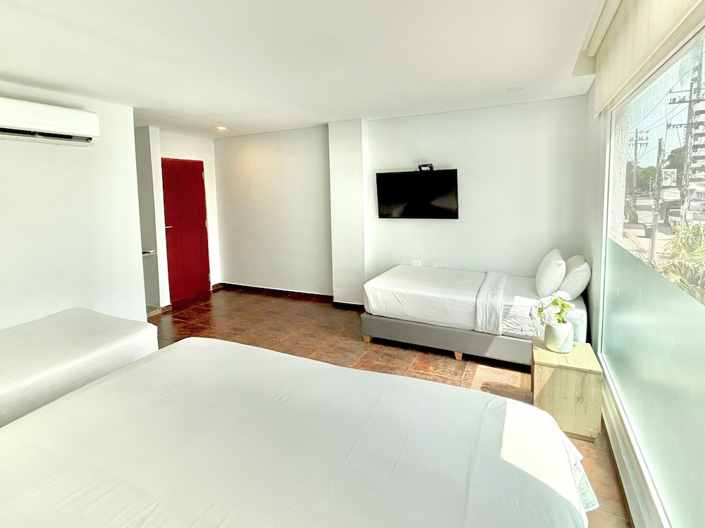 غرفة قياسية رباعية بسريرين كوين بإطلالة على المدينة، Hotel Caribbean Cartagena 10/10