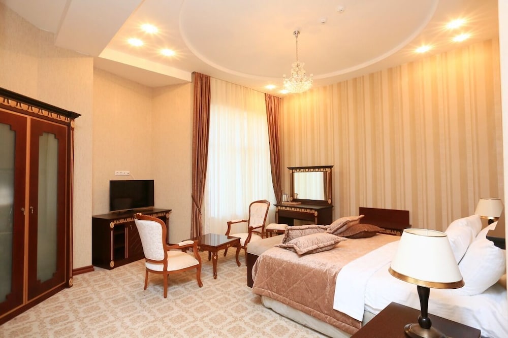 Spring Hotel 10/50