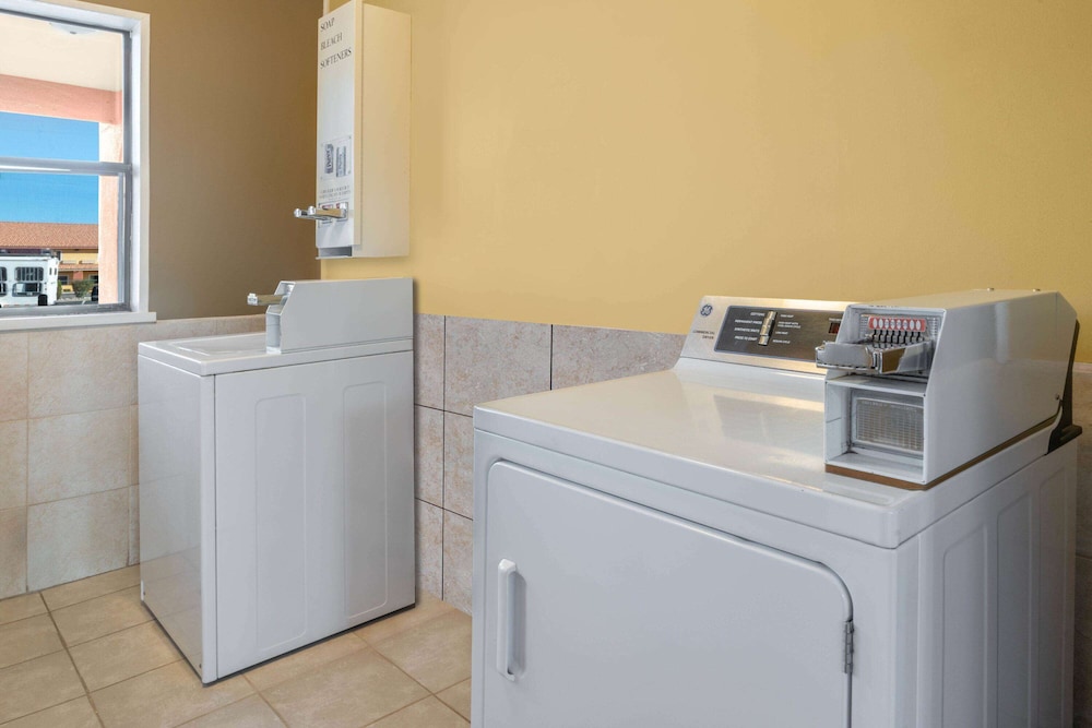 Days Inn by Wyndham Grants 14/22