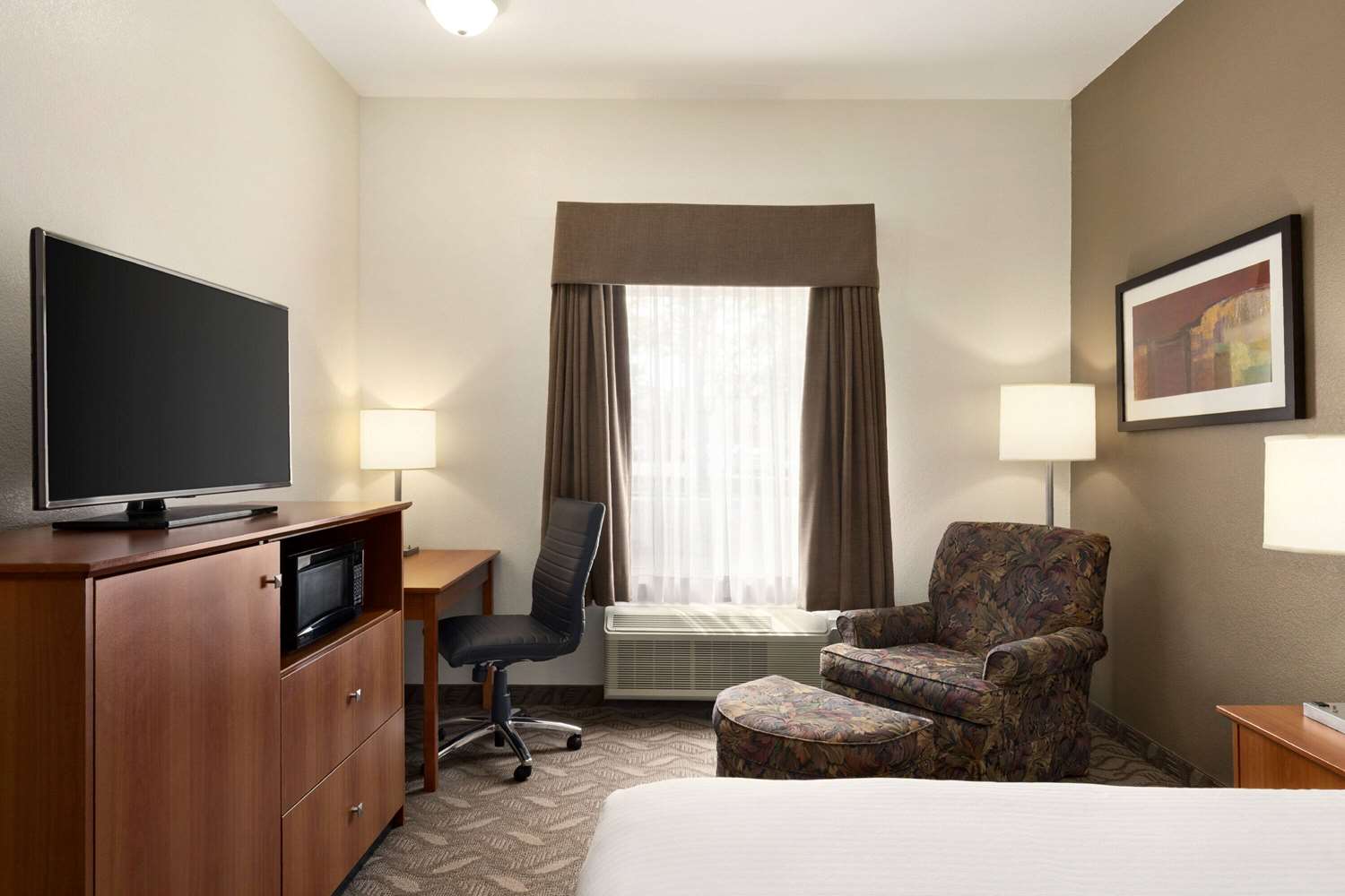 Super 8 by Wyndham Calgary Shawnessy Area 15/24