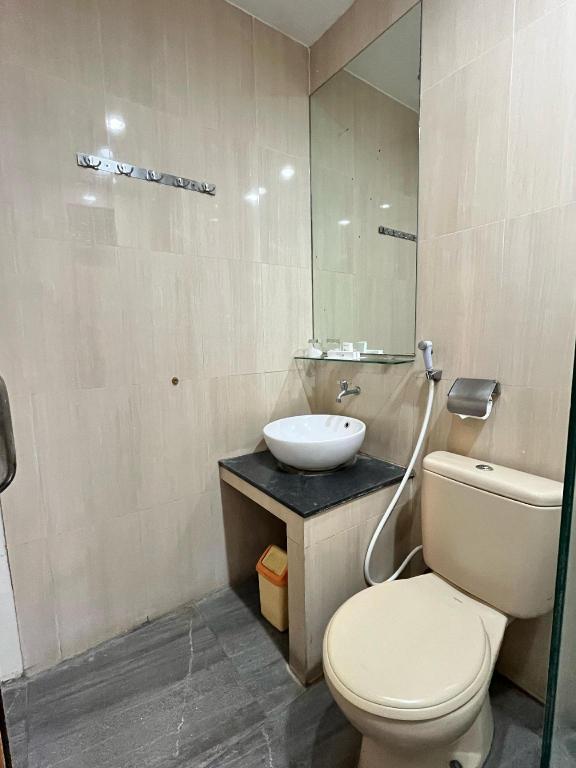 Puri Perdana Hotel & Convention Hall 50/57