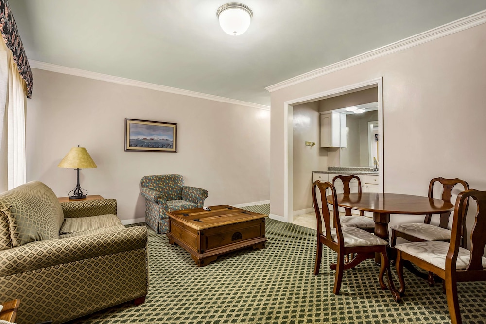 Americas Best Value Inn Historic Clewiston Inn 36/56