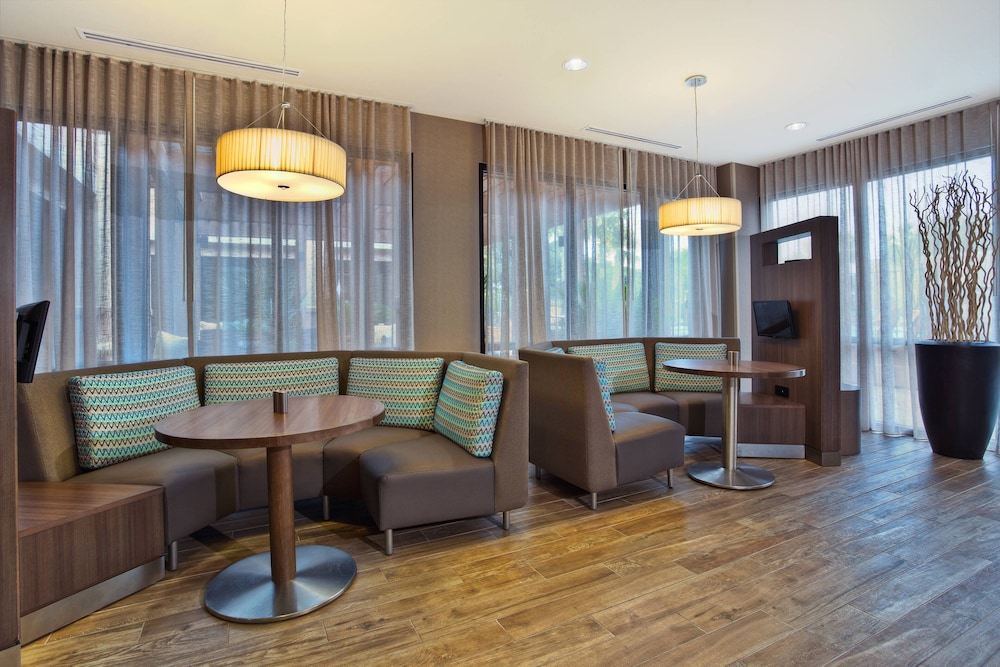 Courtyard By Marriott Gulfport Beachfront 25/45