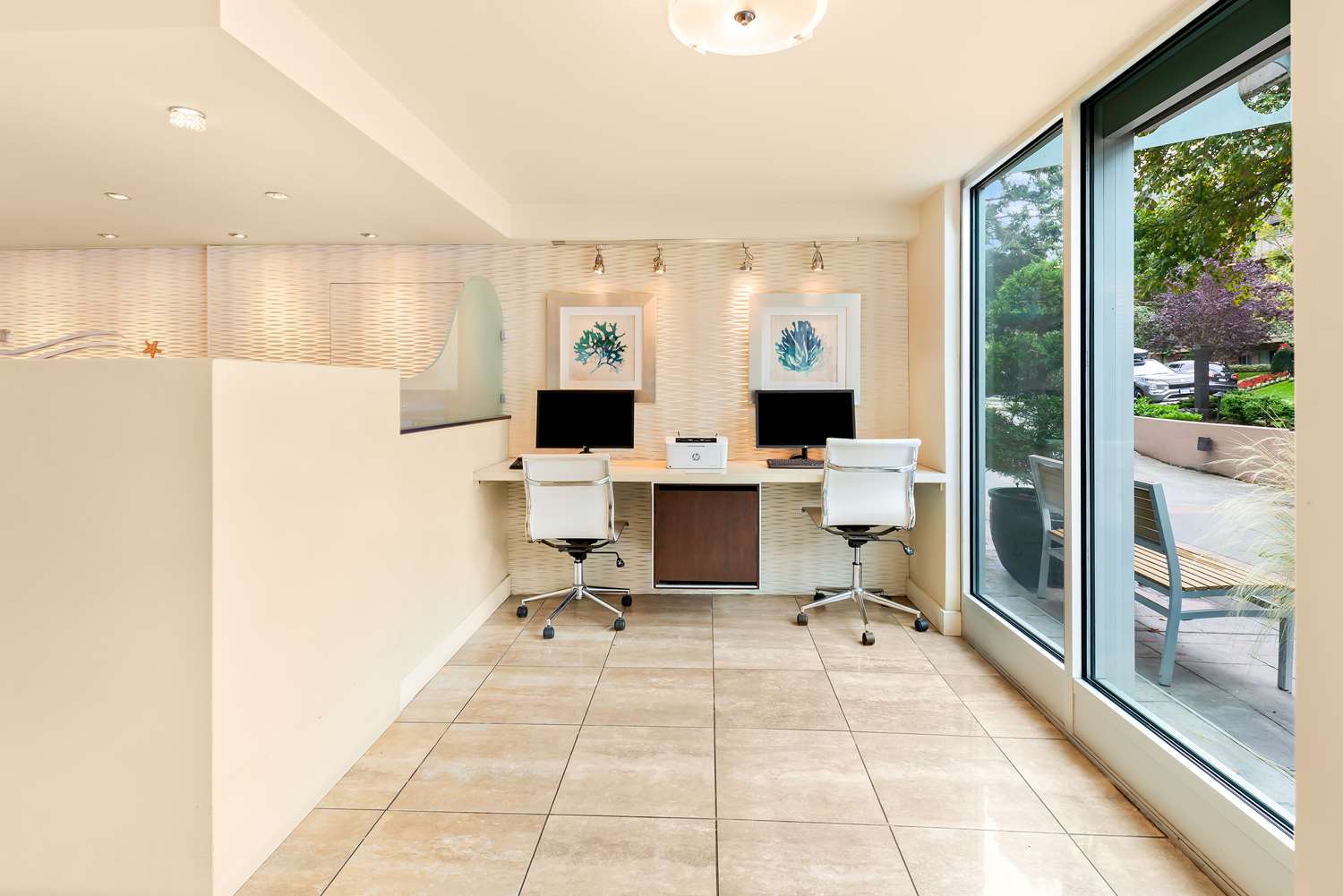 Best Western PLUS Inner Harbour Hotel 8/47