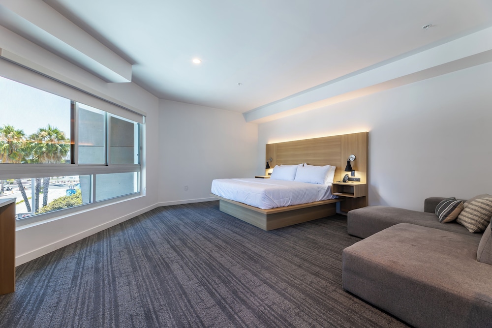 Hotel Mai Downtown Long Beach 18/60