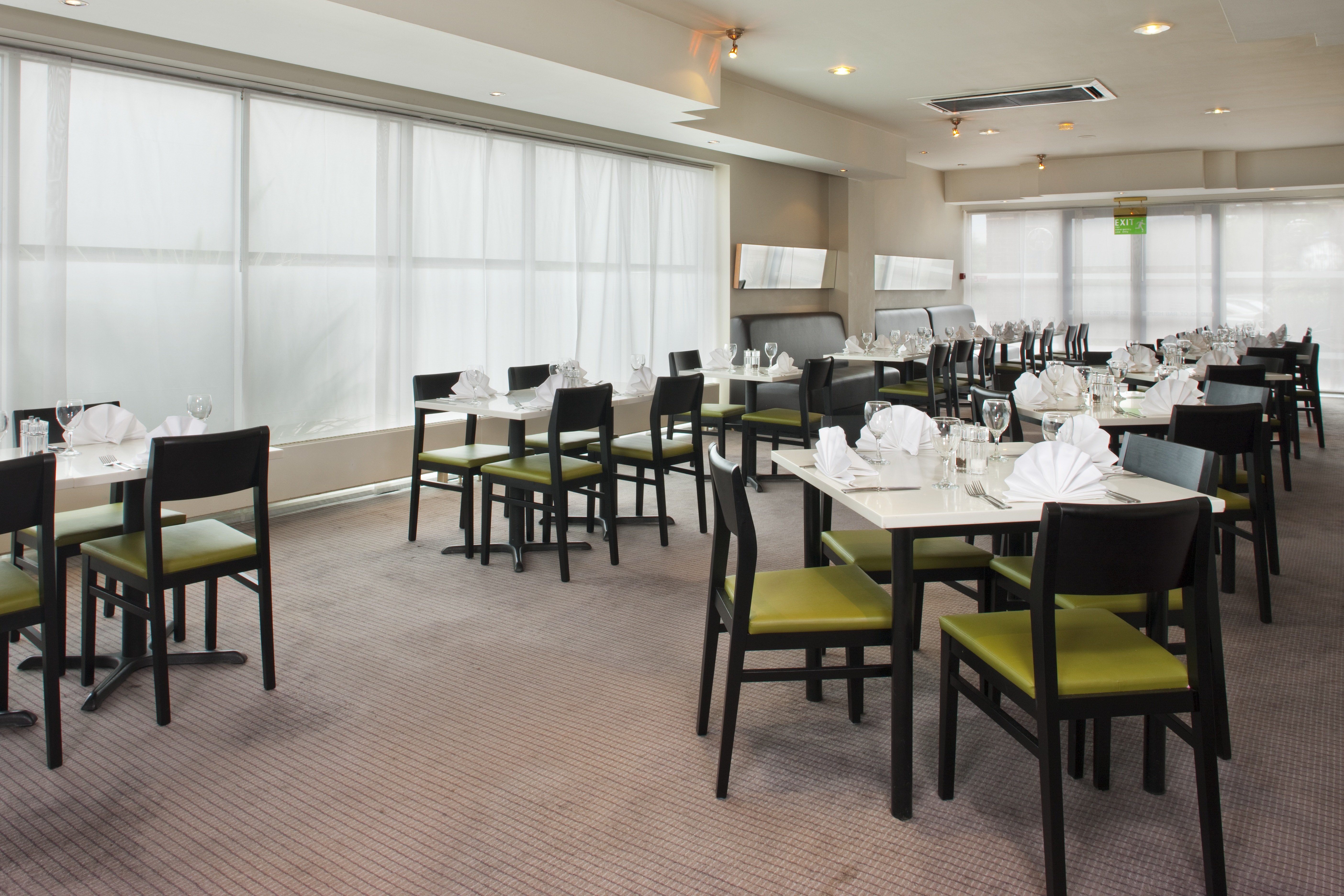 HOLIDAY INN LONDON BRENT CROSS 26/46