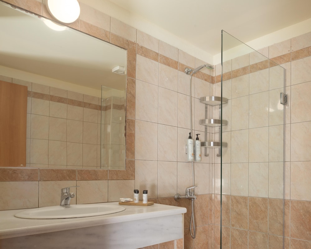 شقة بأربعة أسرّة بإطلالة على الحديقة بغرفة نوم واحدة، Asterias Village Resort 6/6